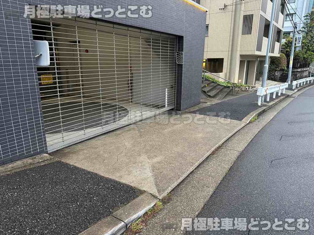 名古屋市千種区観月町1丁目54-1の月極駐車場3