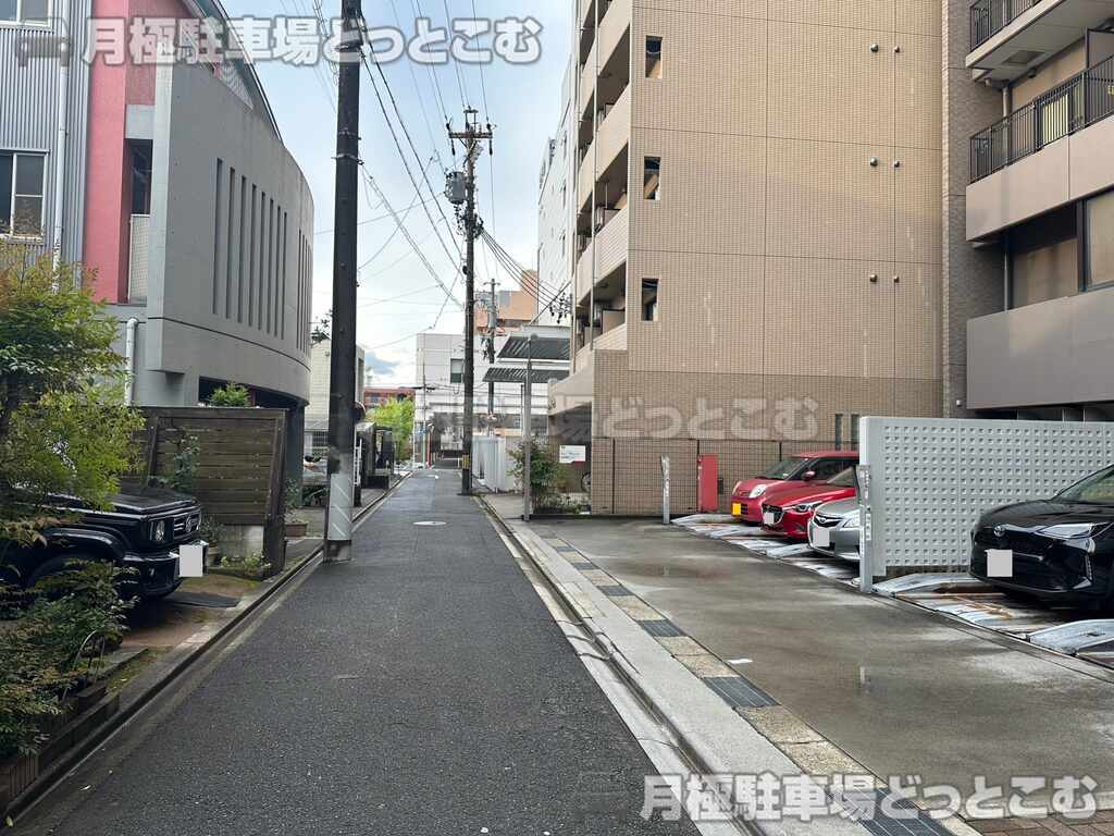 名古屋市千種区千種通6丁目26-1の月極駐車場3