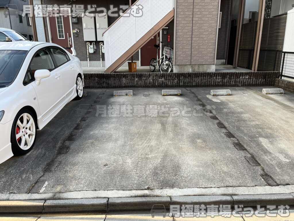 名古屋市昭和区鶴羽町2丁目24-3の月極駐車場2