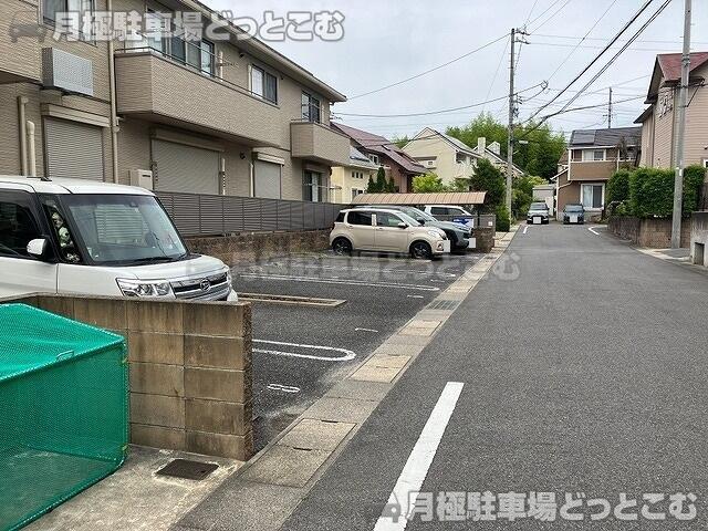 日進市藤塚2丁目128-3の月極駐車場3