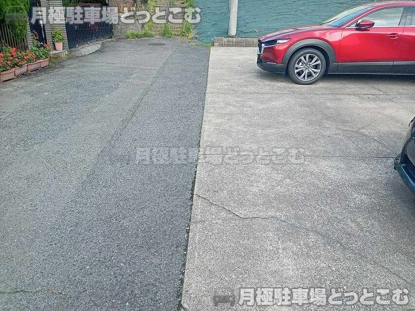 名古屋市千種区自由ケ丘1丁目4-12の月極駐車場3