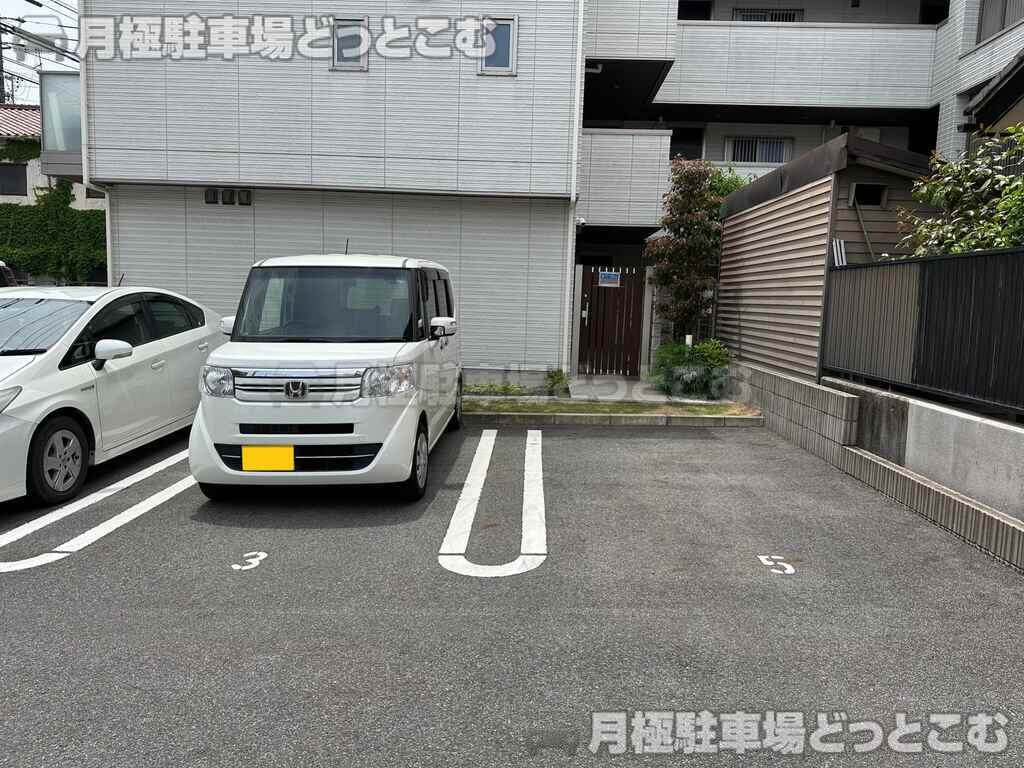 名古屋市東区筒井1丁目5-12の月極駐車場3