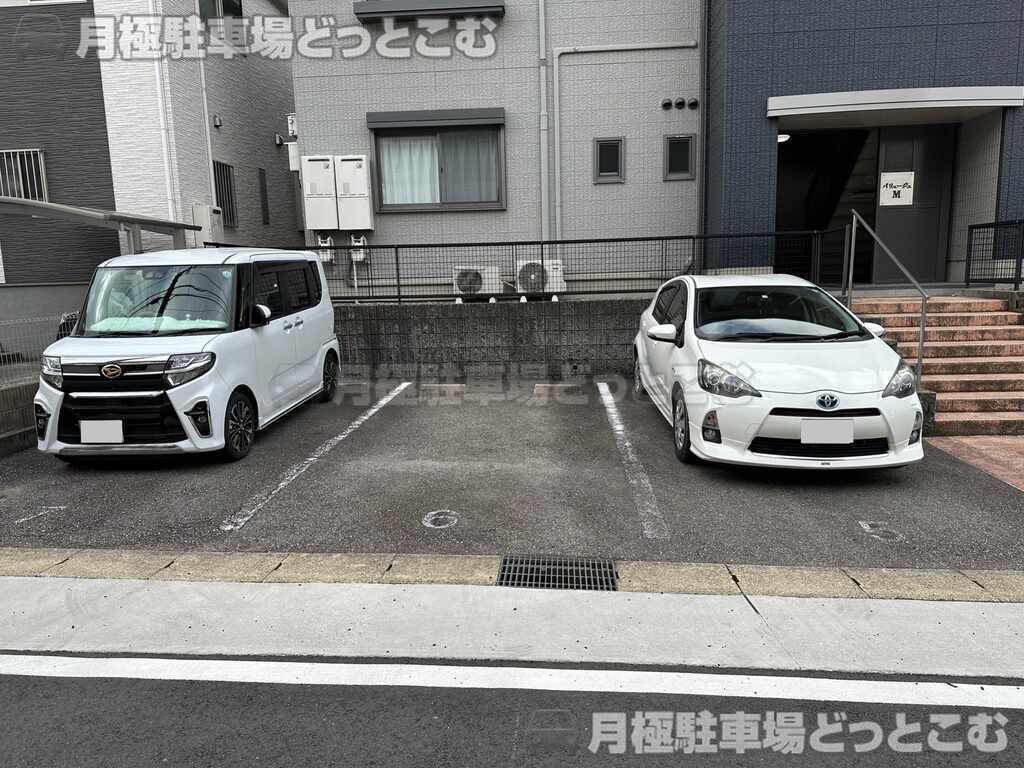 名古屋市名東区牧の里2丁目1301の月極駐車場2
