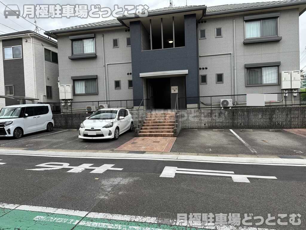名古屋市名東区牧の里2丁目1301の月極駐車場3