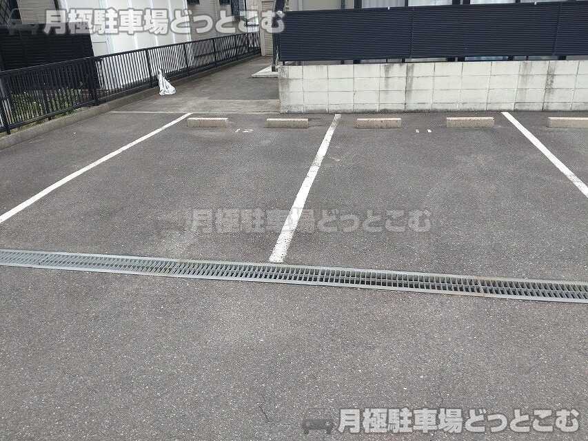 尾張旭市南原山町南原山70-1の月極駐車場2