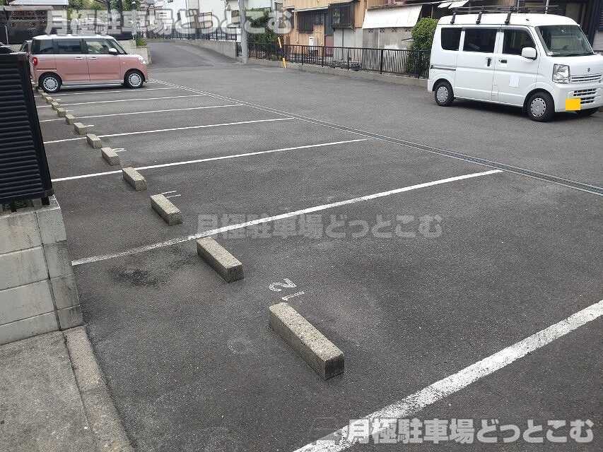 尾張旭市南原山町南原山70-1の月極駐車場3
