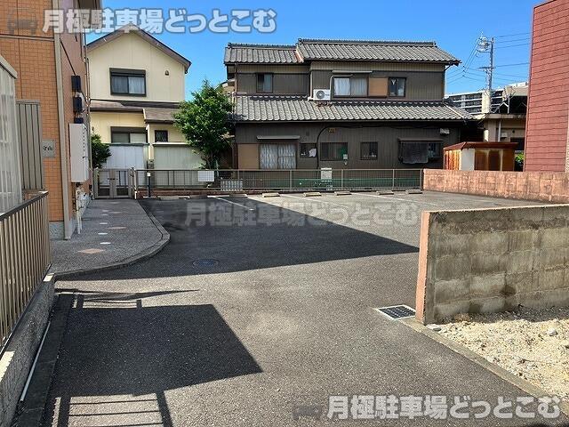 名古屋市守山区西島町18-5の月極駐車場3