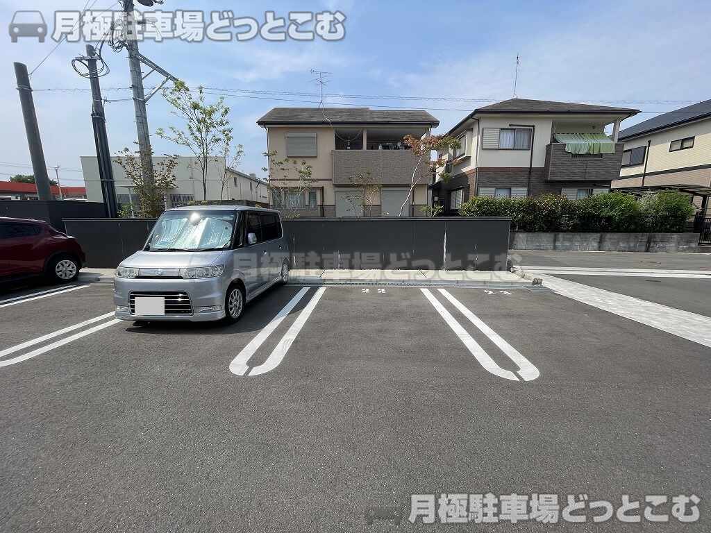 福岡市早良区次郎丸4丁目4-11の月極駐車場2