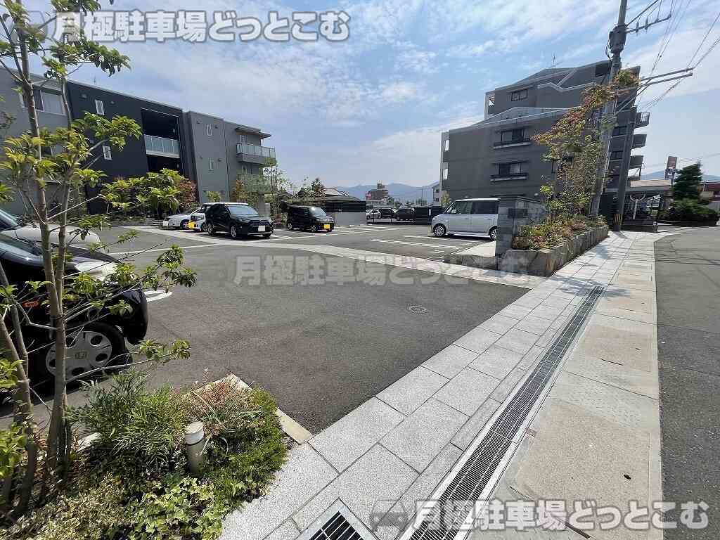 福岡市早良区次郎丸4丁目4-11の月極駐車場3