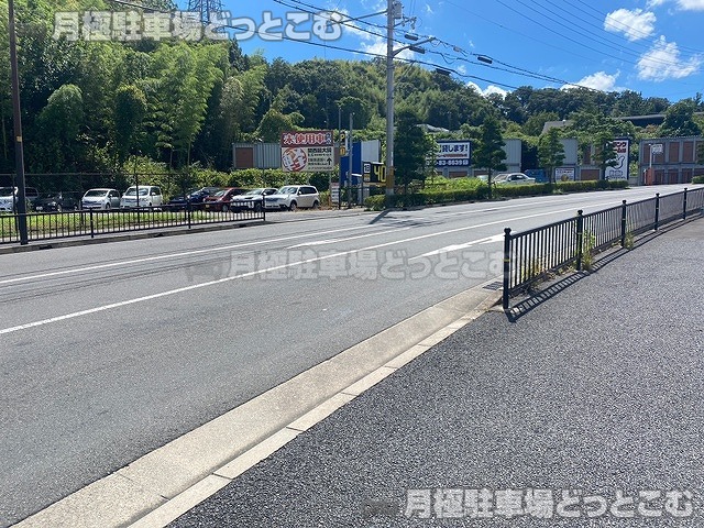 生駒市鹿畑町68-4の月極駐車場9