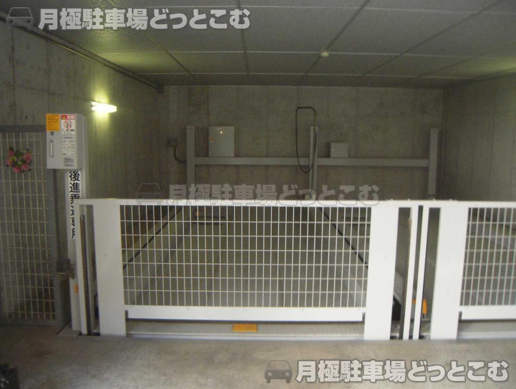 横浜市神奈川区栄町13-4の月極駐車場2