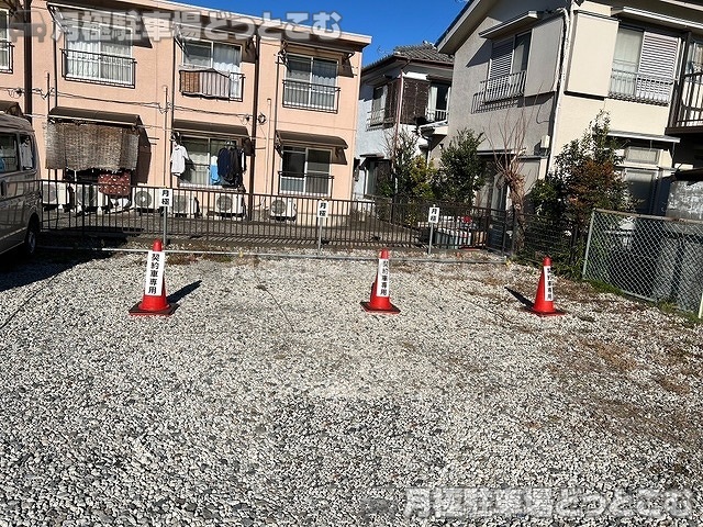 日野市南平6-12-28の月極駐車場3