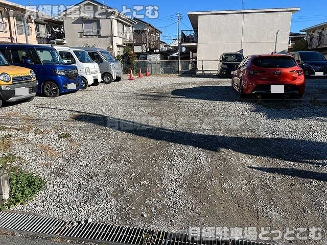 日野市南平6-12-28の月極駐車場4