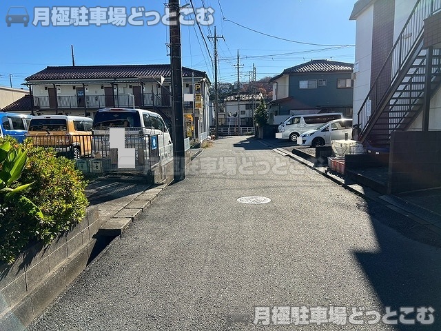 日野市南平6-12-28の月極駐車場8