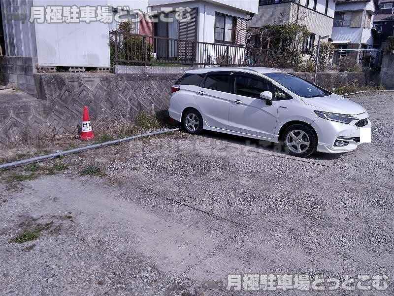 刈谷市高津波町二丁目305番の月極駐車場2