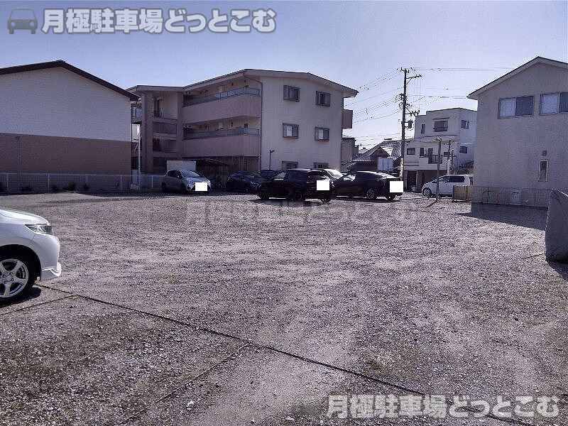 刈谷市高津波町二丁目305番の月極駐車場3