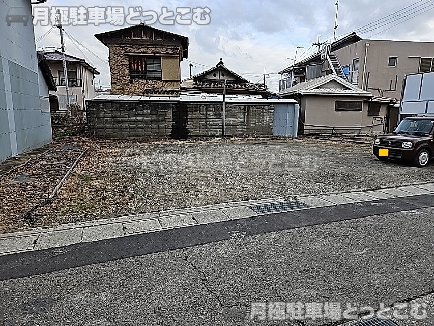 岩出市高塚48-10の月極駐車場1