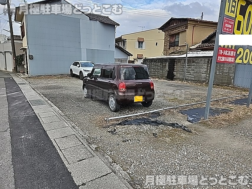 岩出市高塚48-10の月極駐車場2