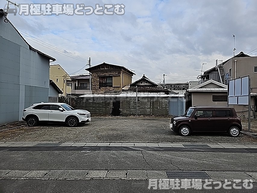 岩出市高塚48-10の月極駐車場3