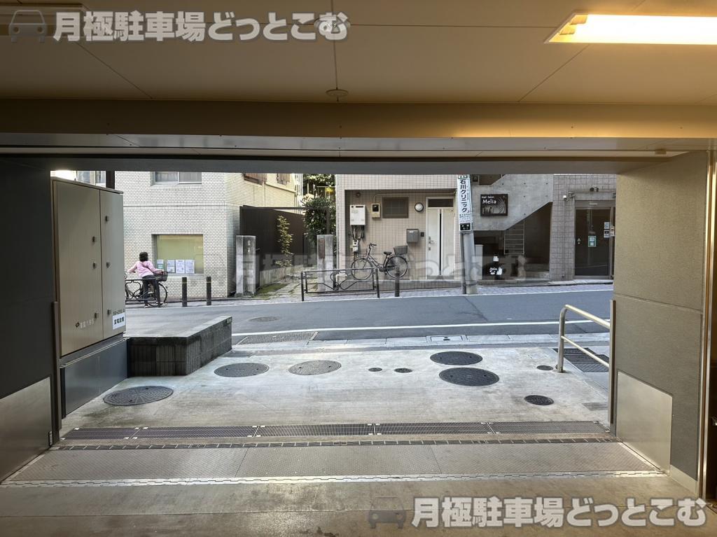 文京区本郷4丁目37-13の月極駐車場9