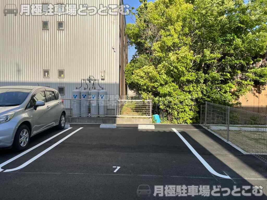 名古屋市北区下飯田町1丁目30-1の月極駐車場2