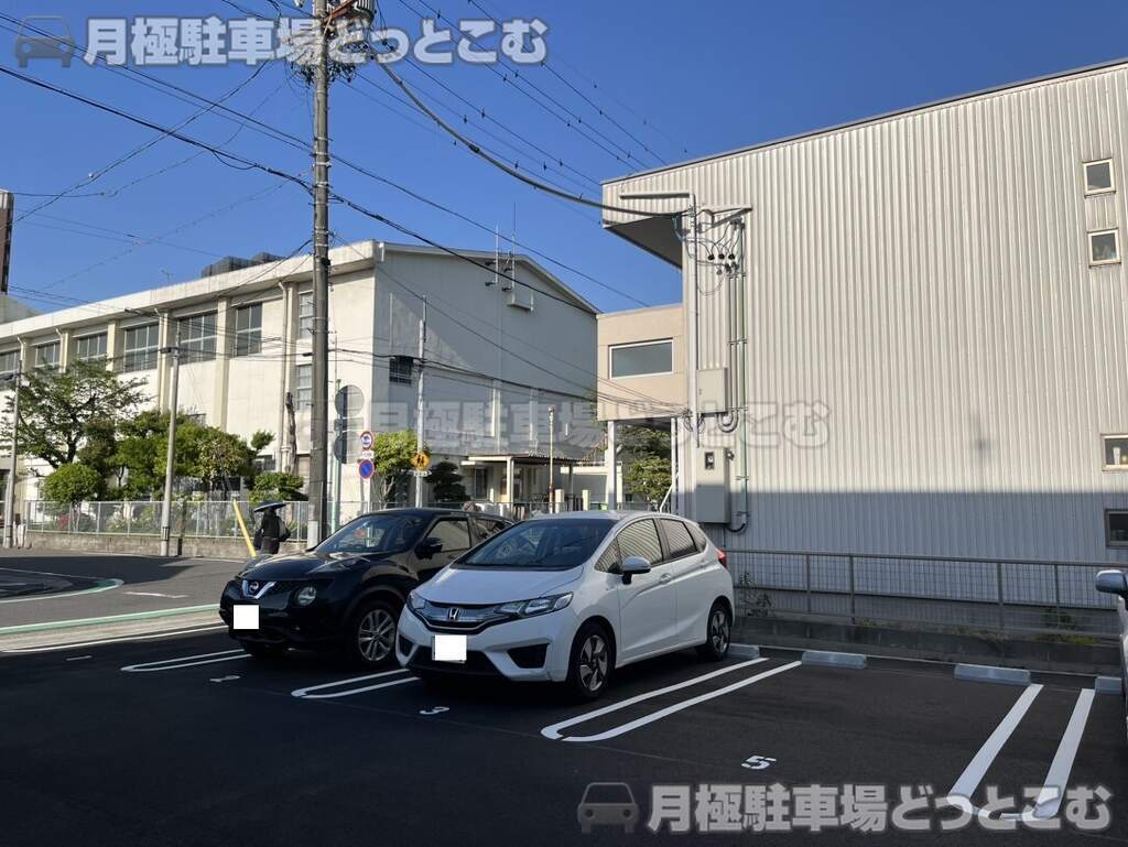 名古屋市北区下飯田町1丁目30-1の月極駐車場3