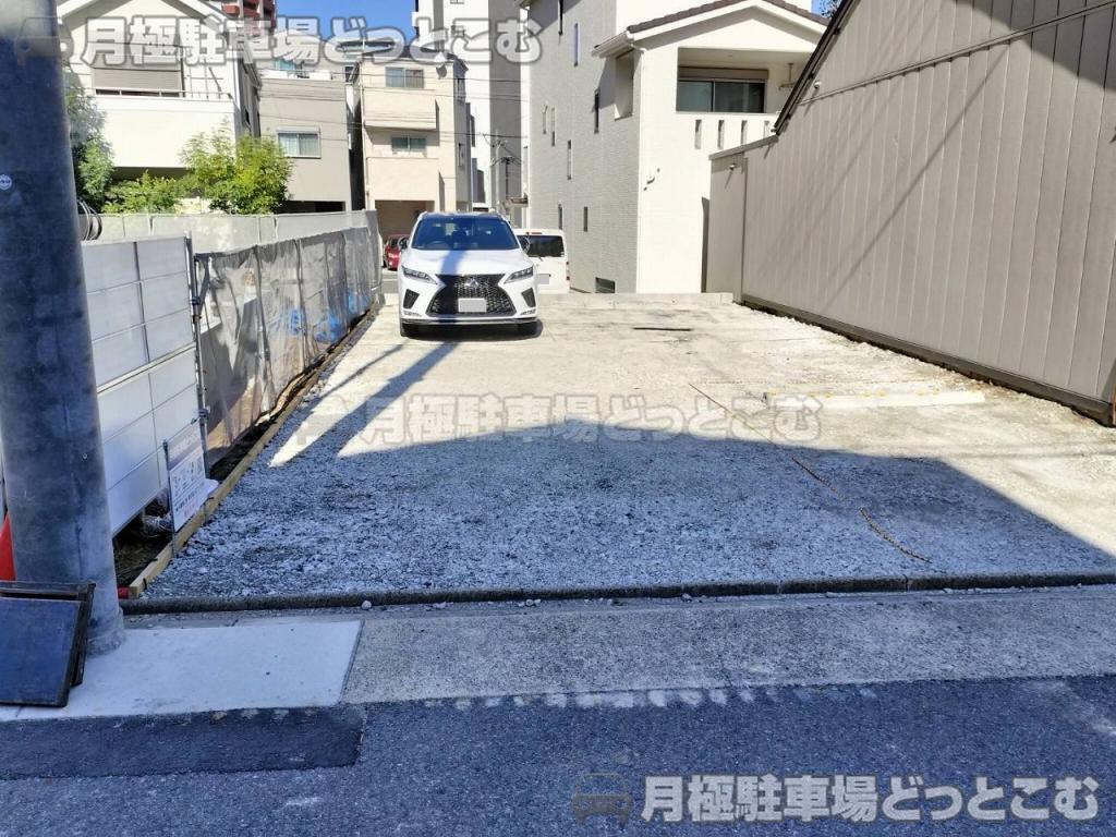 名古屋市東区徳川2丁目1801-6の月極駐車場2