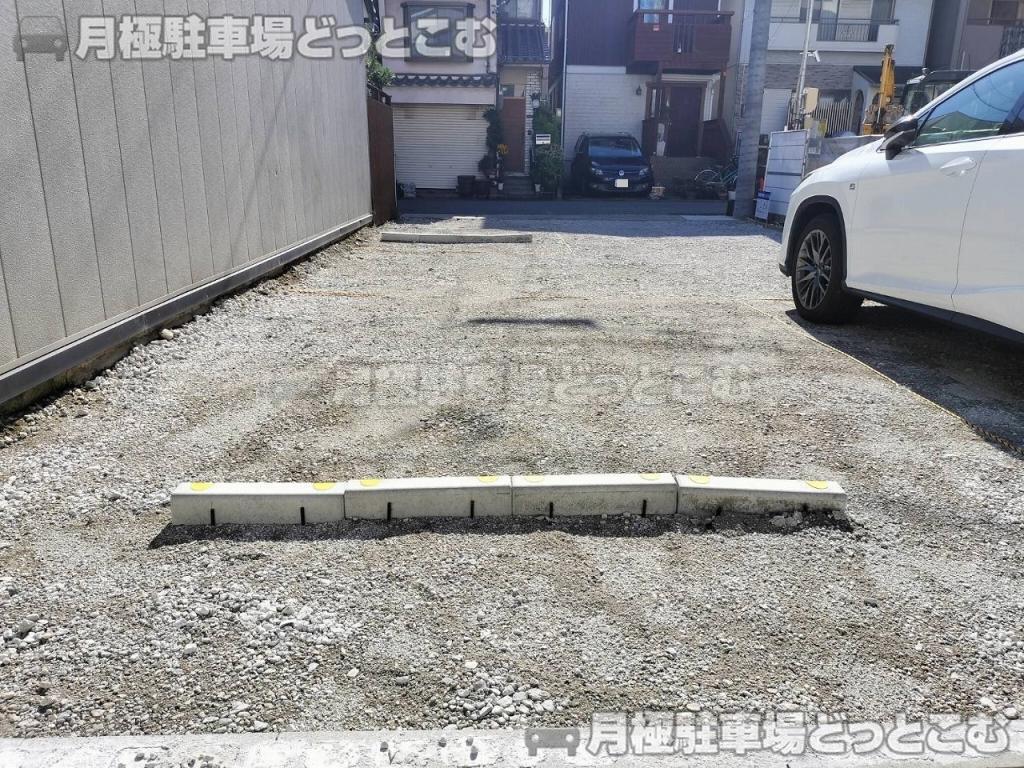 名古屋市東区徳川2丁目1801-6の月極駐車場4