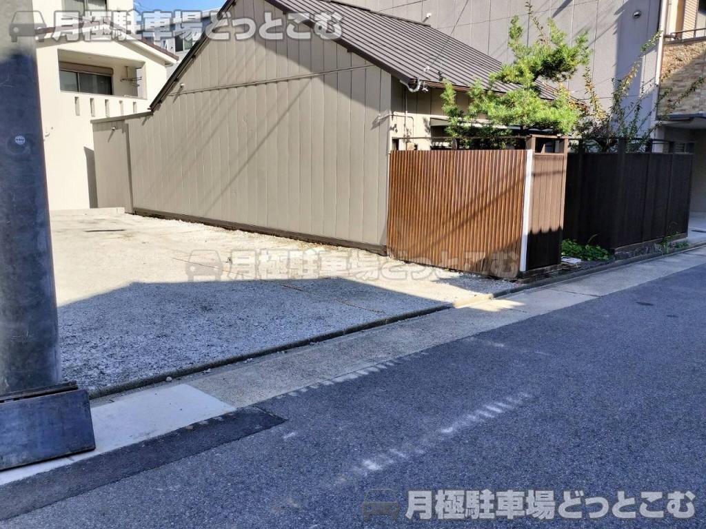 名古屋市東区徳川2丁目1801-6の月極駐車場5