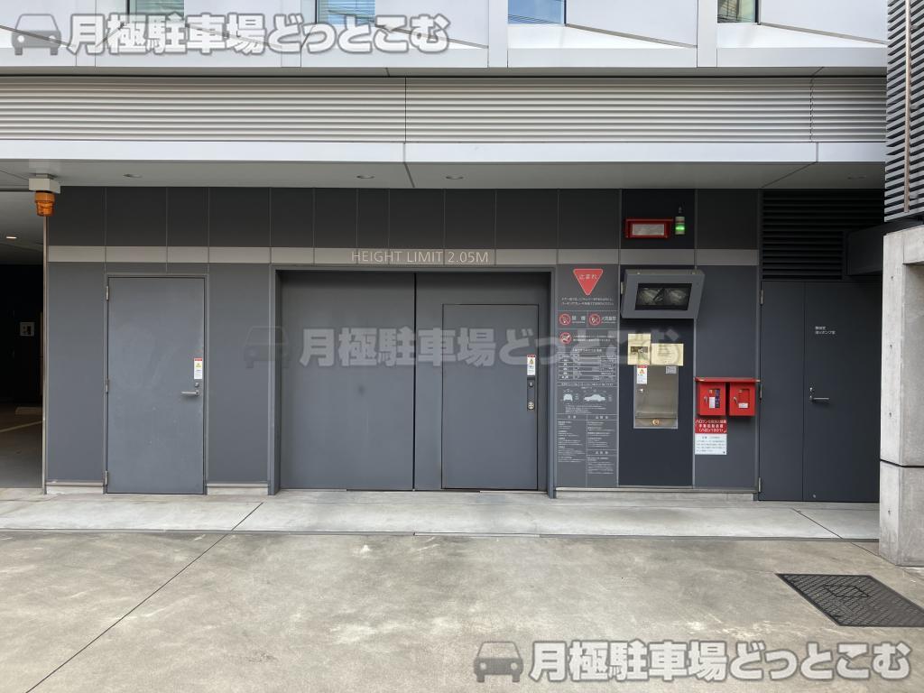 千代田区神田鍛冶町3-4の月極駐車場2