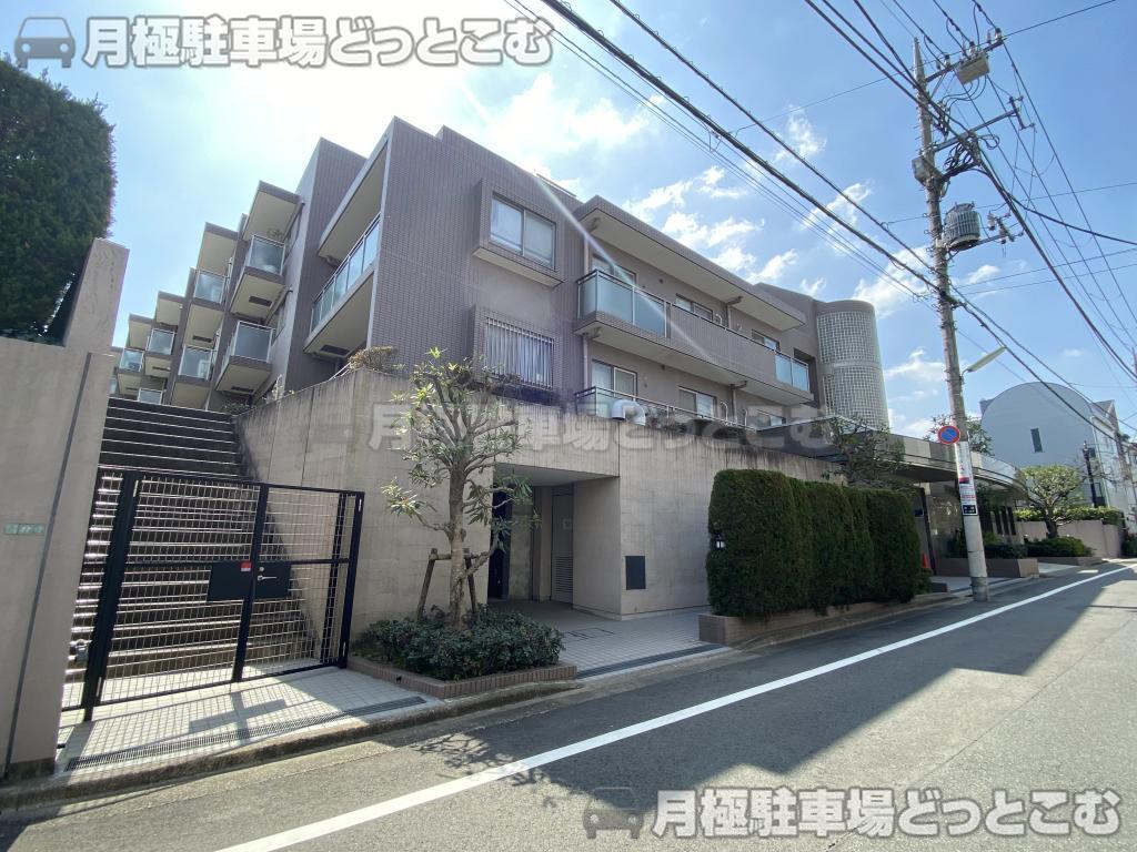 世田谷区深沢3-27-17の月極駐車場1