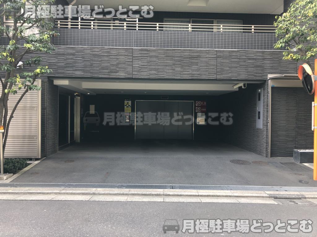 新宿区大京町21-1の月極駐車場2