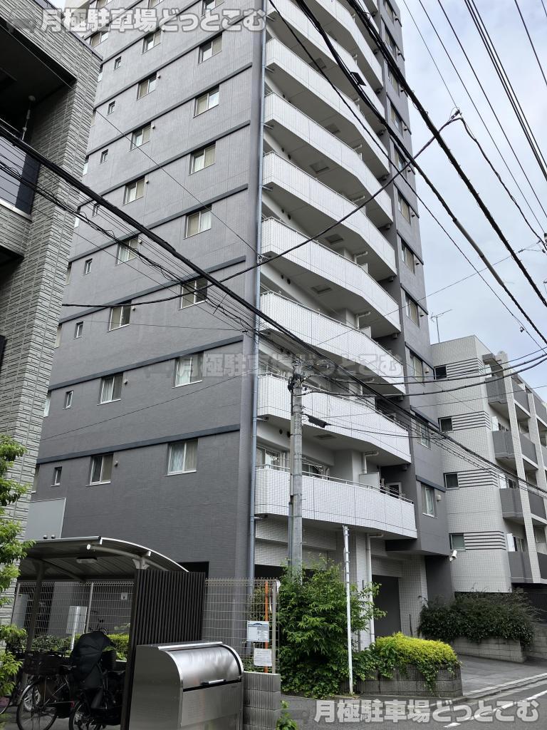 新宿区余丁町9-4の月極駐車場1