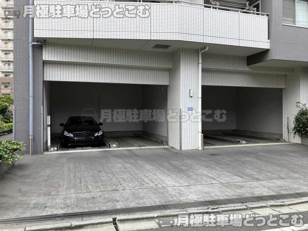 新宿区余丁町9-4の月極駐車場2
