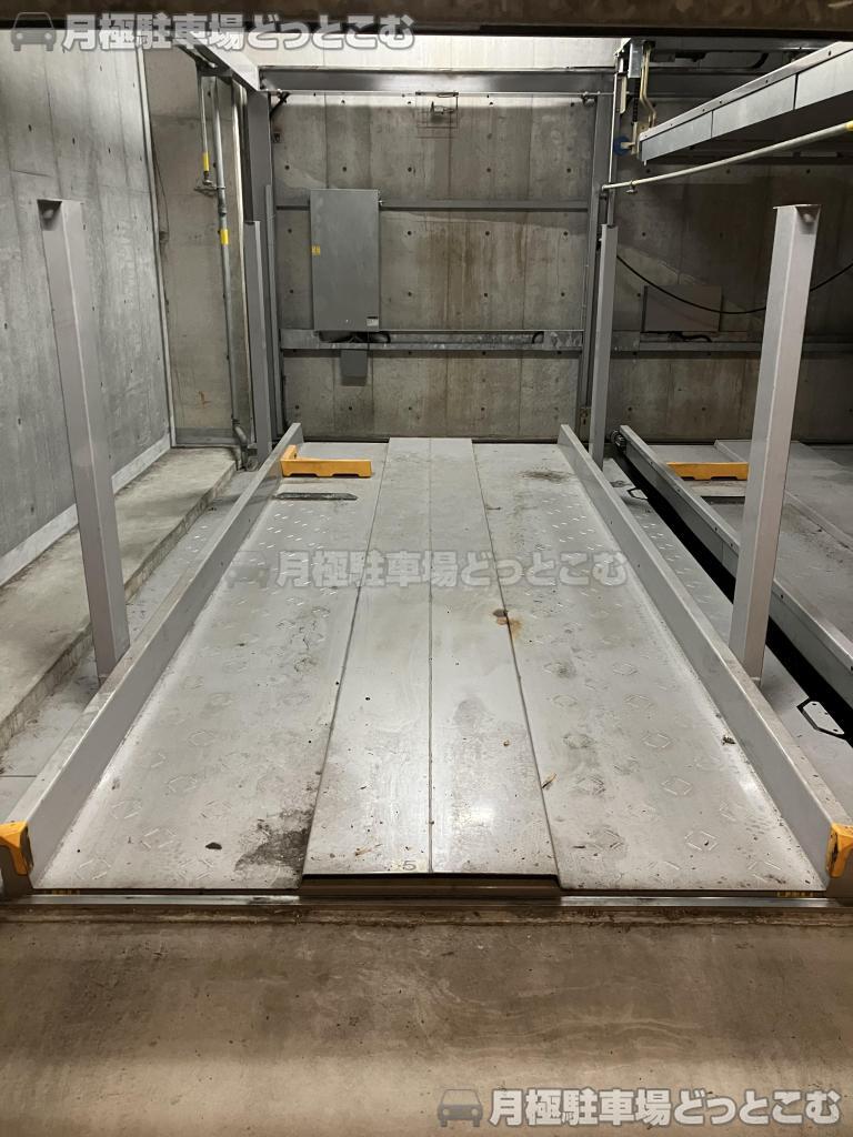 世田谷区若林4-33-14の月極駐車場3