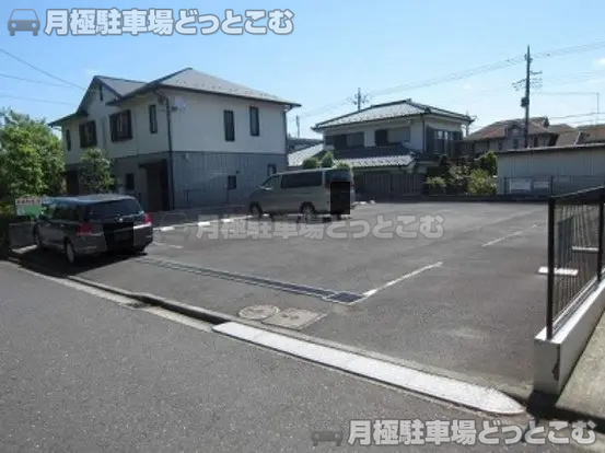 横浜市都筑区牛久保西2-6-16 の月極駐車場1