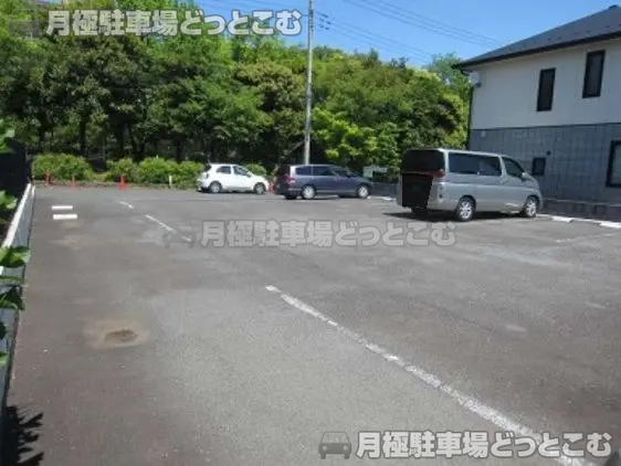横浜市都筑区牛久保西2-6-16 の月極駐車場2