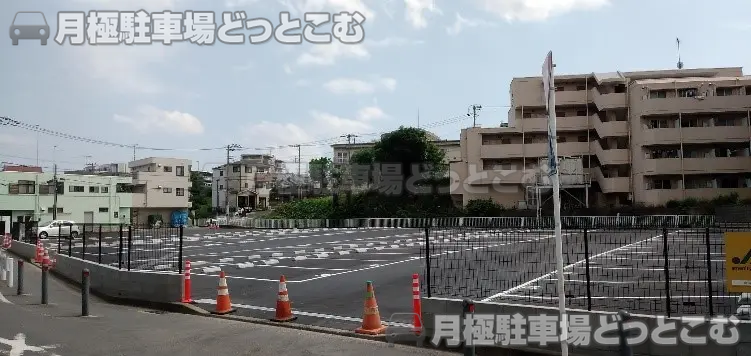 横浜市神奈川区片倉4-64-1の月極駐車場2