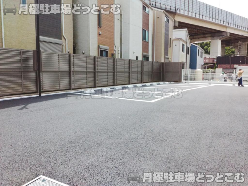 横浜市港南区日野中央2-2056-1の月極駐車場2
