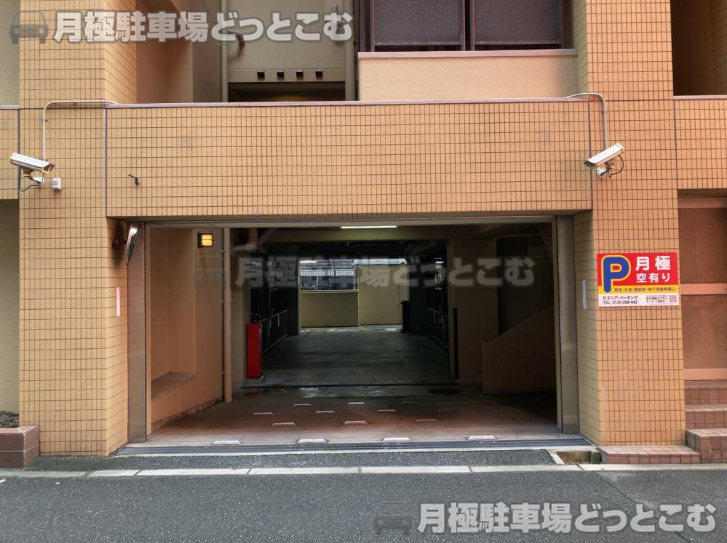 大阪市中央区内淡路町3-2-15の月極駐車場2