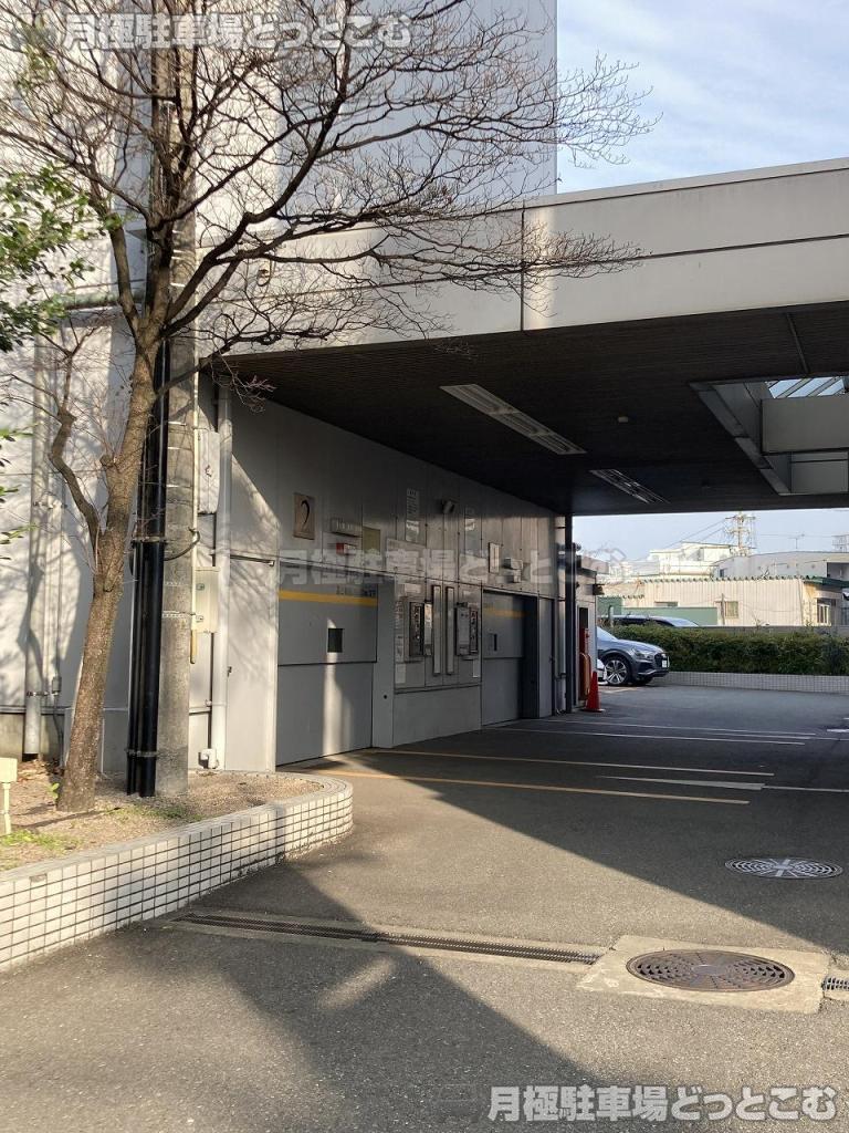福岡市博多区銀天町2-2-28の月極駐車場2