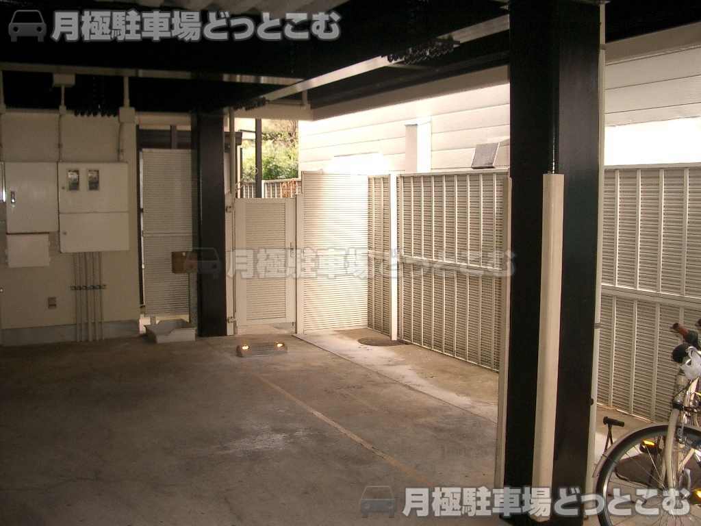 横浜市中区本牧緑ヶ丘86-2の月極駐車場2