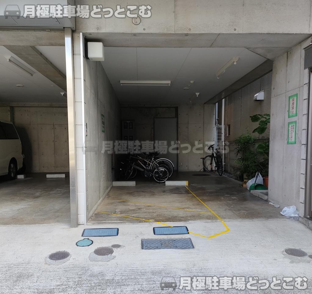 新宿区西新宿3丁目11-17の月極駐車場3
