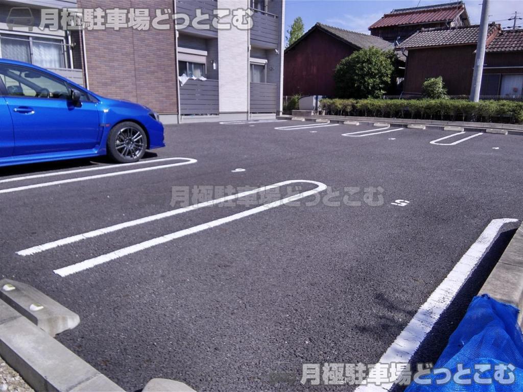 名古屋市西区中小田井1丁目397の月極駐車場8