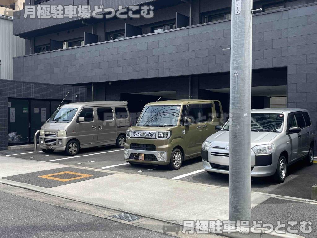 名古屋市中村区名駅南3丁目12-32の月極駐車場5
