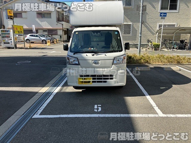 大阪市淀川区木川東2-19-3の月極駐車場2