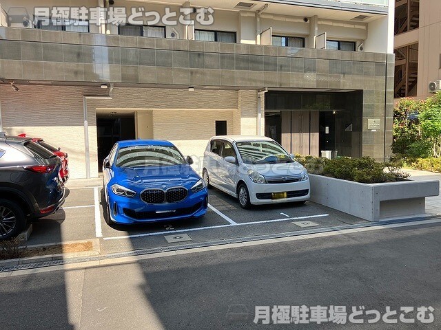 大阪市淀川区木川東2-19-3の月極駐車場3