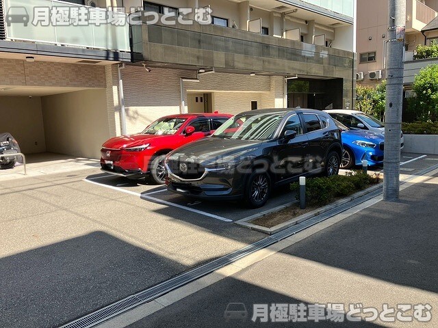 大阪市淀川区木川東2-19-3の月極駐車場4