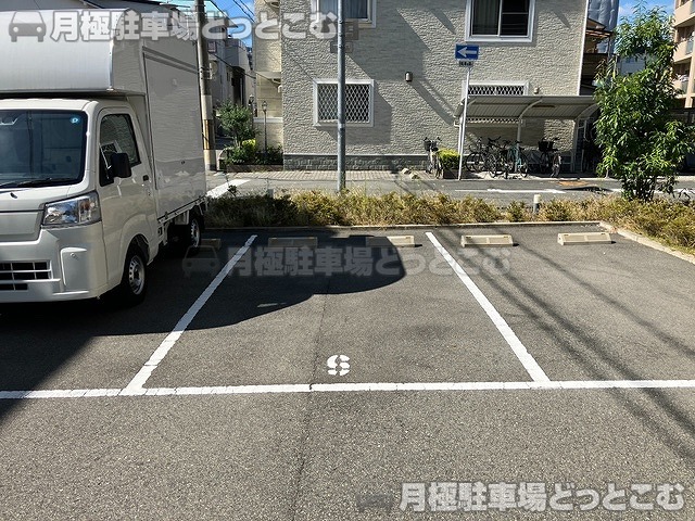 大阪市淀川区木川東2-19-3の月極駐車場5