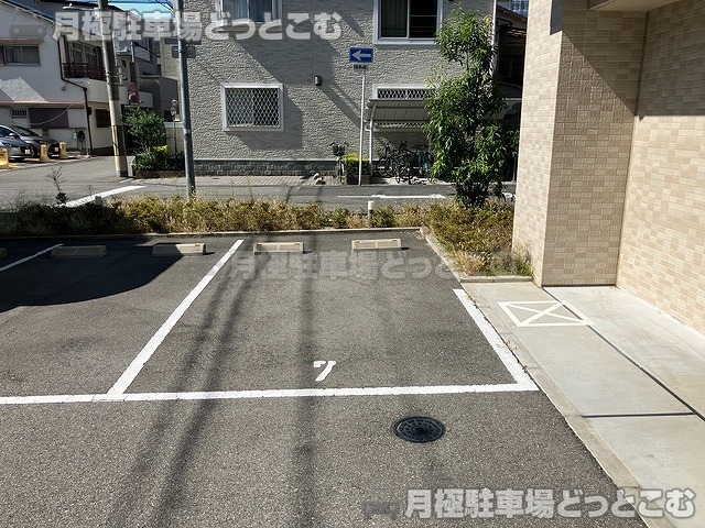 大阪市淀川区木川東2-19-3の月極駐車場6